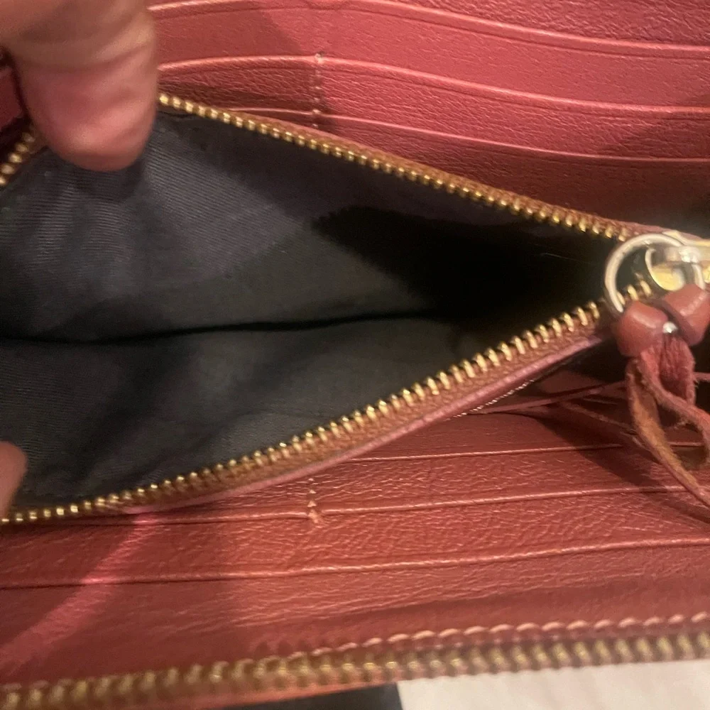 GUC Chloe signature bow zippy wallet - Picture 6 of 10